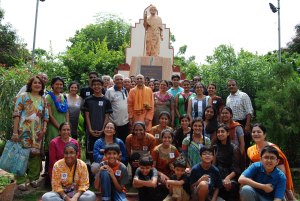 Group photo with Swami Atmadipanandaji