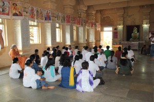 Recitation of Gita’s 15th chapter – look at the pillars