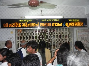 The door inside was opened for us to see the image that Narsimh Mehta worshipped