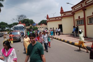 Getting off the bus - going to Dakshineswar