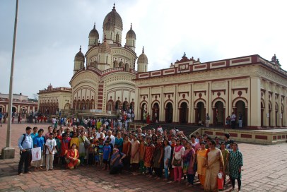 Vivekananda Vidyapith devotees in front of Kali Temple