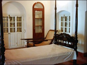 25 SV's Window Throwing Saris