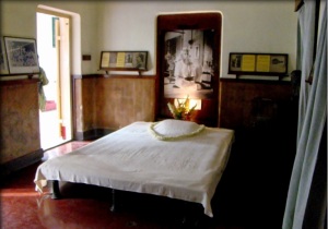 8b Bed used by Tagore at Jorasanko