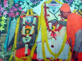 Jhamapukur Rajbari 8 Holy trinity being worshipped