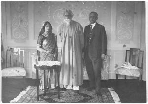 Rabindranath with Rathindranath and Pratima Devi